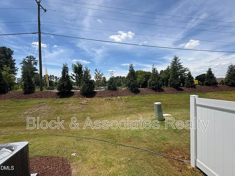 2040 Oakdale Dr — Photo 18