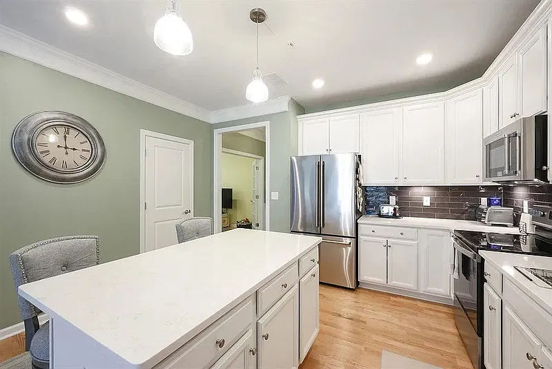 1 bed, 1.0 bath, 1030 sqft, $1,820 — Photo 3