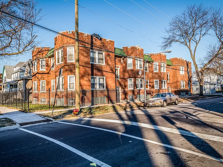 702 N Waller Ave — Photo 7