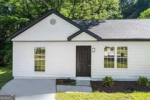 3 bed, 1320 sqft, $1,800 — Photo 2