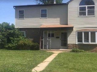 16 Ronek Dr, Amityville, NY 11701