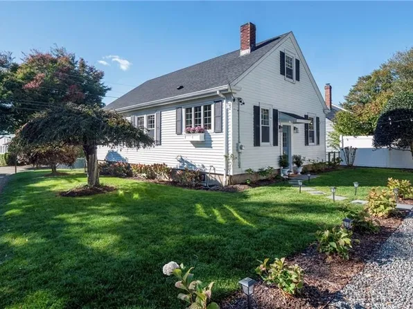 26 Vernon Ave, Newport, RI 02840