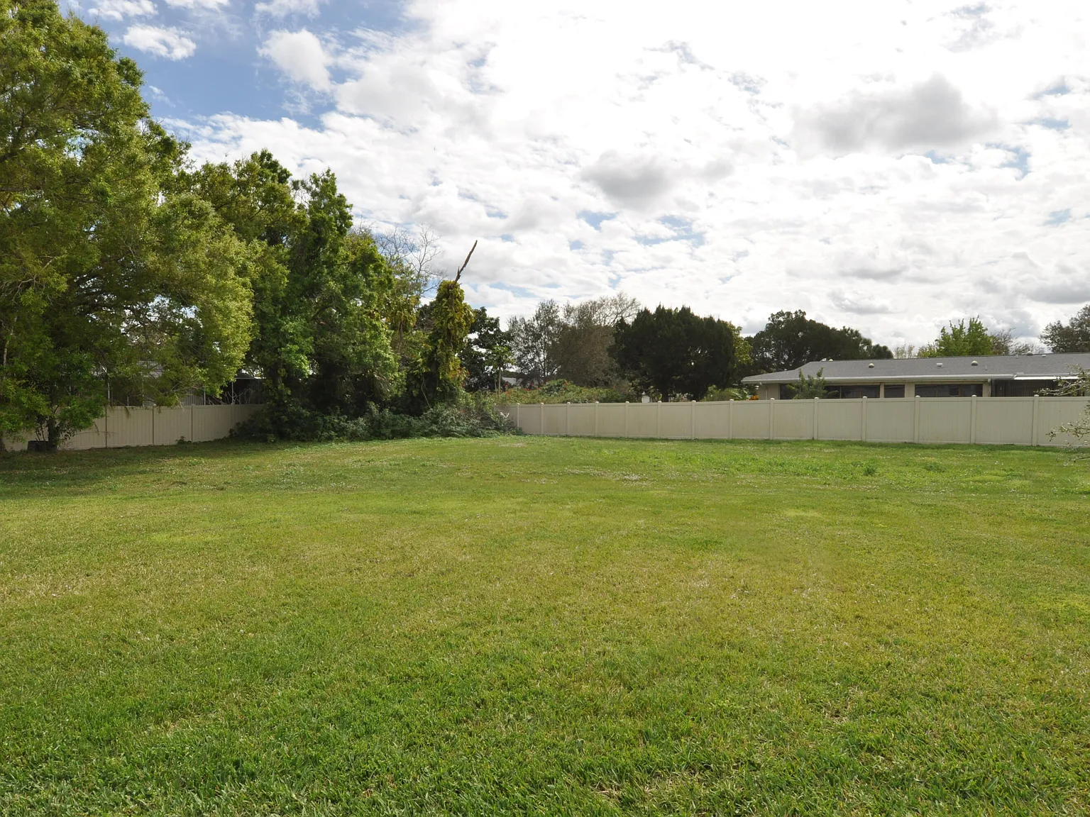 4 bed, 2.0 bath, 2003 sqft, $2,650 — Photo 4