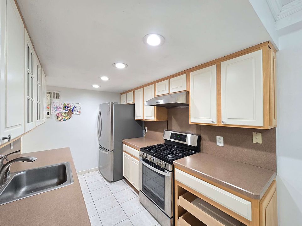 1st image of 217 Dover Grn