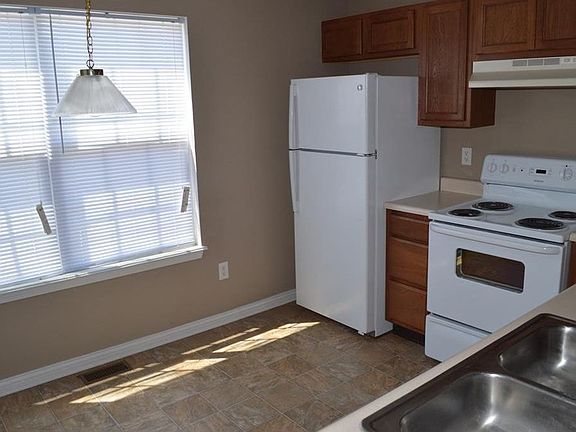 2nd image of 3053 Skylar Ln