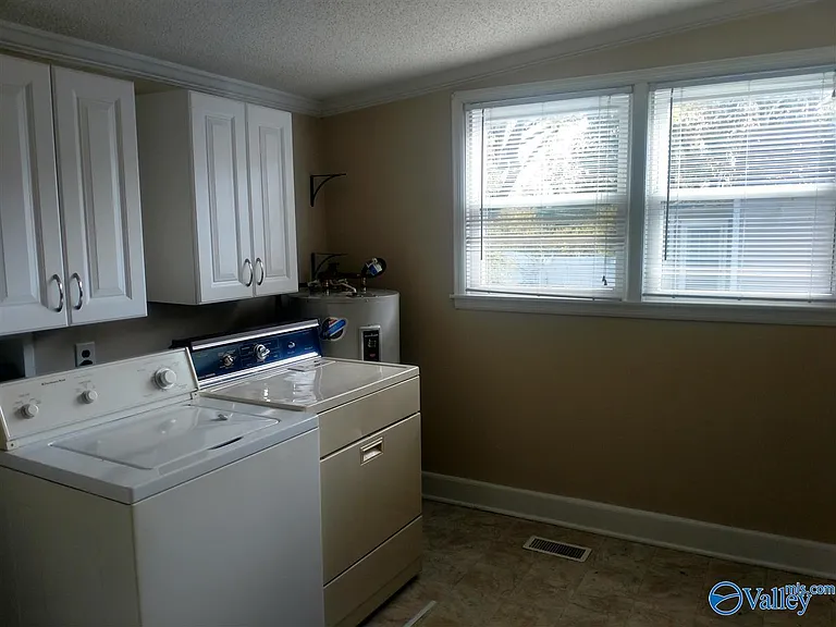 2035 Vanderbilt Dr SW — Photo 9