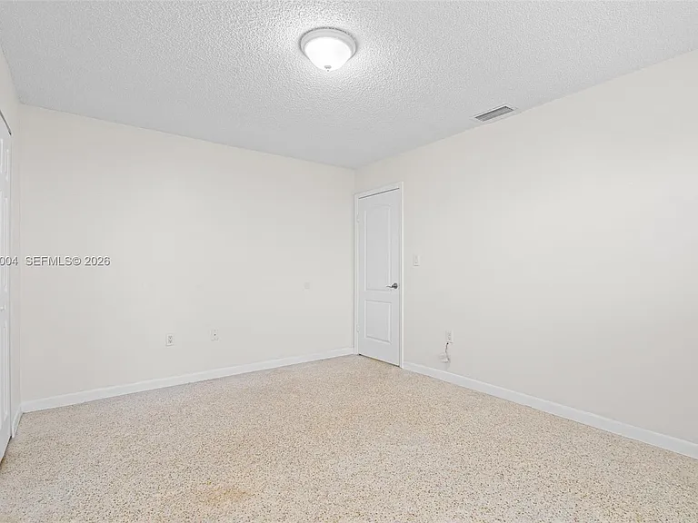 1333 W 37th St — Photo 19
