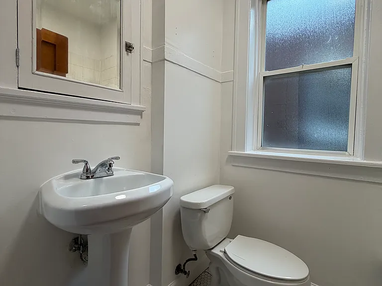 3704 Fairview Ave #2W — Photo 43