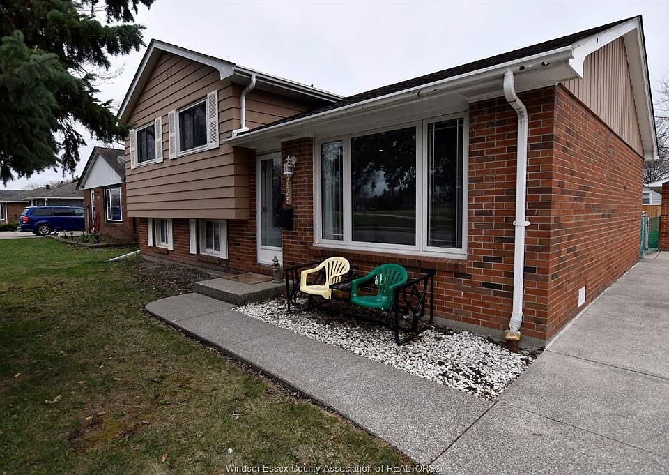 1st image of 2935 Rivard Ave