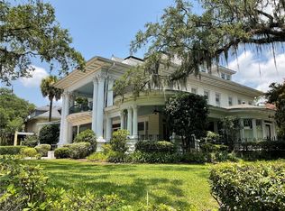 920 E Victory Dr, Savannah, GA 31405