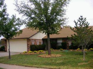 2302 Ripple Creek Ln, Edmond, OK 73012