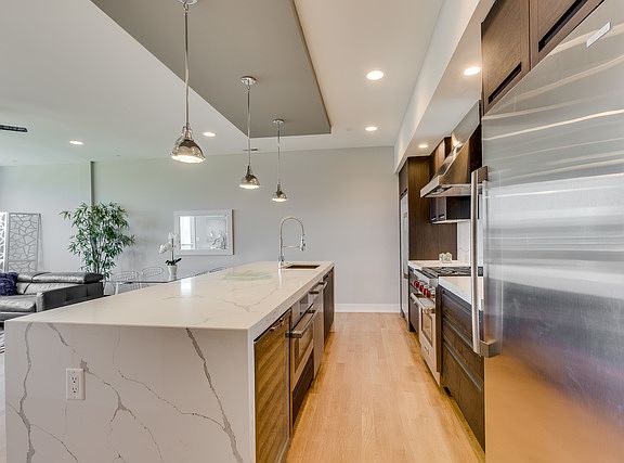 2nd image of 1317 N Larrabee St #204