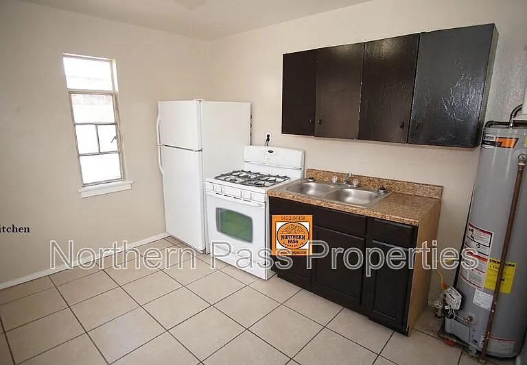 1226 Huckleberry St — Photo 6