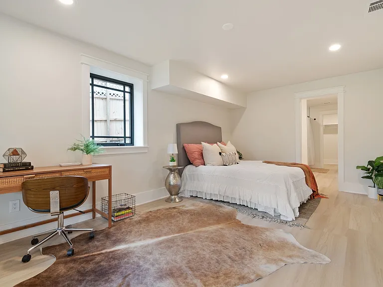 1240 Kenmore Pl — Photo 73