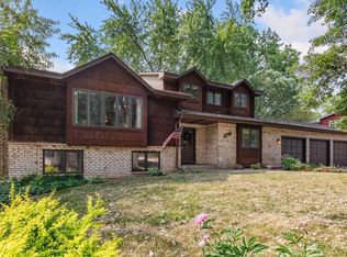 1791 Canyon Ln, New Brighton, MN 55112