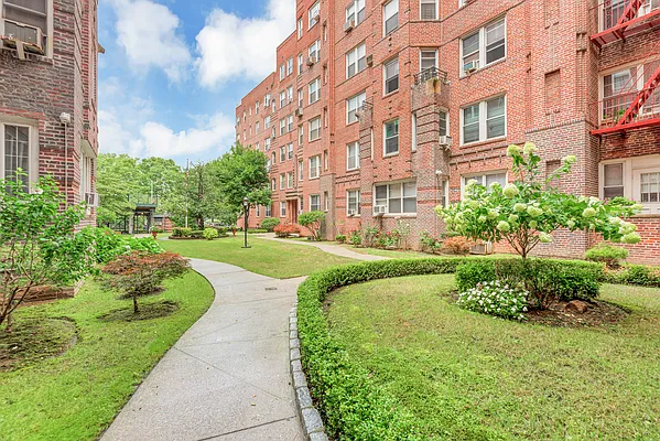 Sold by Soldano Realty | media 10