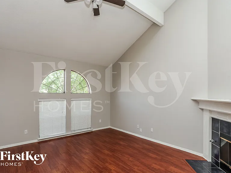 5902 Silverpoint Ct — Photo 2