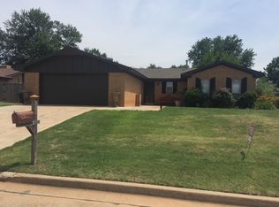 2520 Manor Way, Clinton, OK 73601