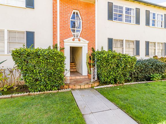 2nd image of 515 San Vicente Blvd APT D