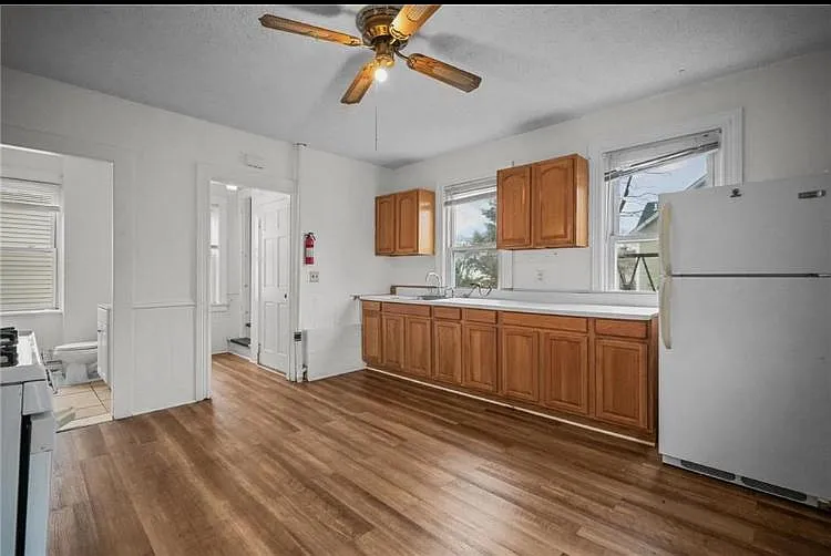 7 bed, 1595 sqft, $700 — Photo 2