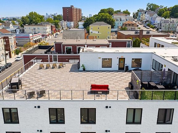 4th image of 932 Broadway #306