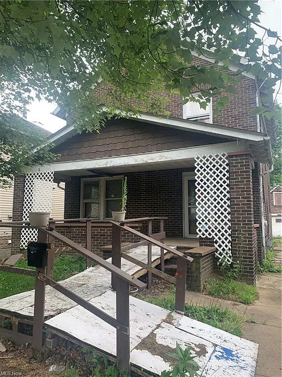 905 11th St NE photo 1