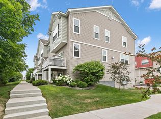 9560 Madison Dr APT 4, Chanhassen, MN 55317