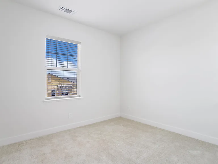 2926 Granger St — Photo 5