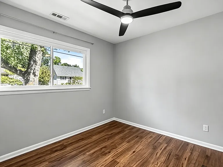 210 E Chickasaw Rd — Photo 18