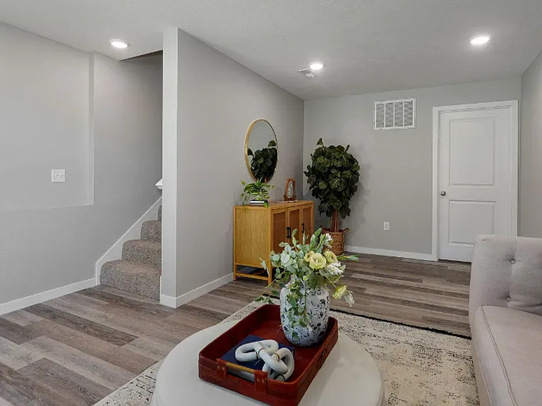 1110 E Perry St — Photo 6