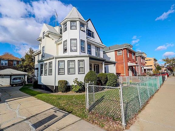 5th image of 134 Bay 28 St