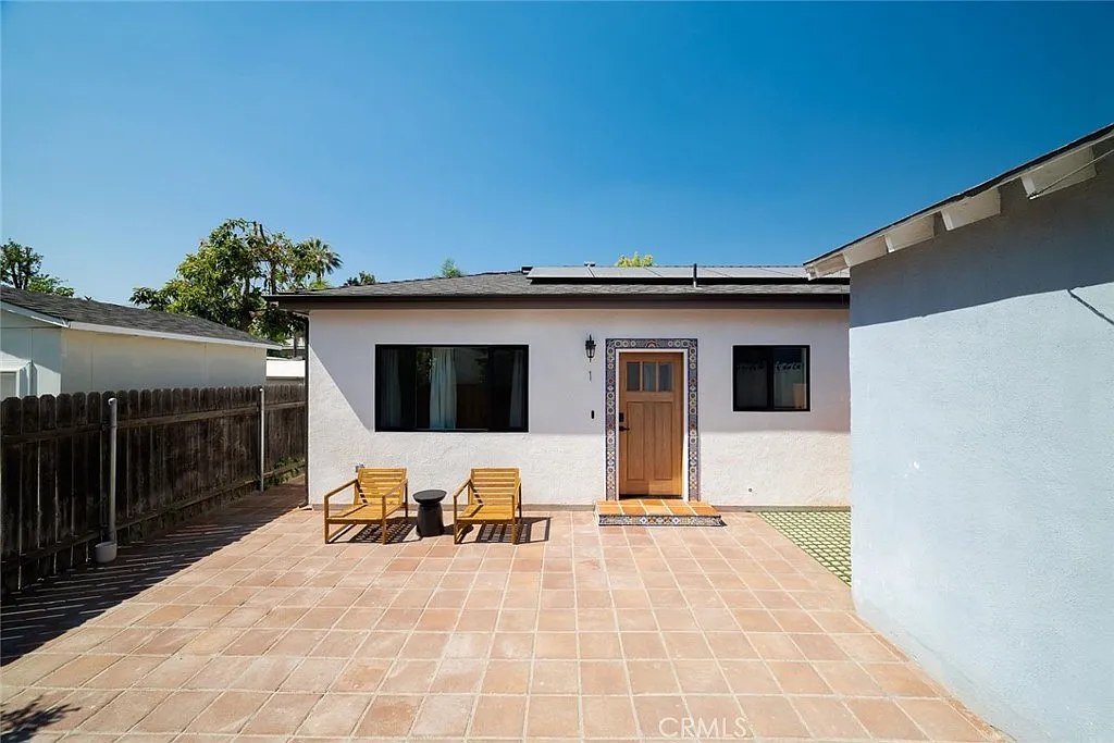 3 bed, 1000 sqft, $4,000 — Photo 1