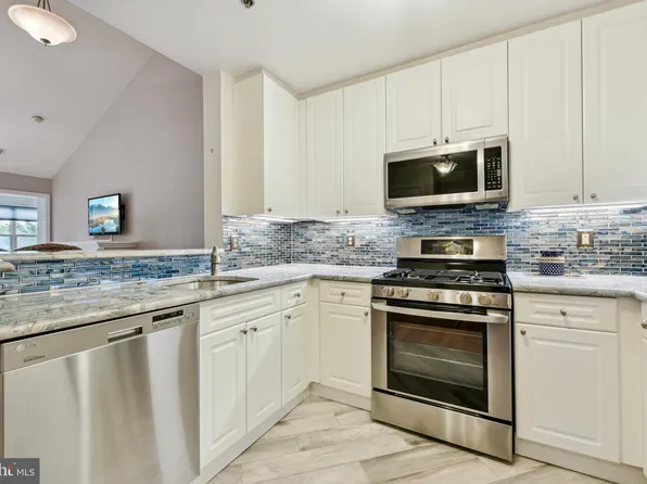 1855 Stratford Park Pl APT 401, Reston, VA 20190