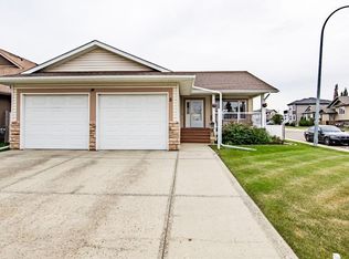 8 NE Oswald Close, Red Deer, AB T4P0C1