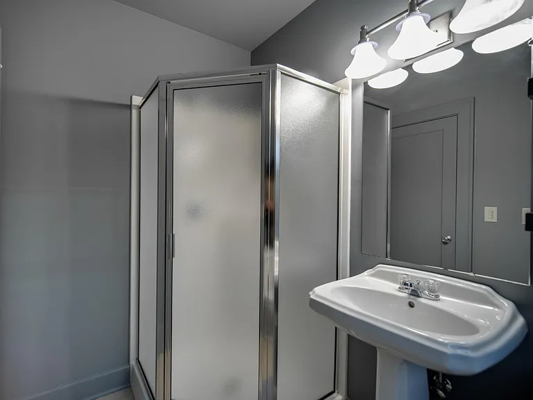 504 E 6th St #102 — Photo 12