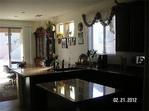 4th image of 241 W Jamaica Pl