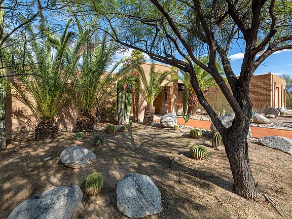 2nd image of 8441 E Cresthill Dr