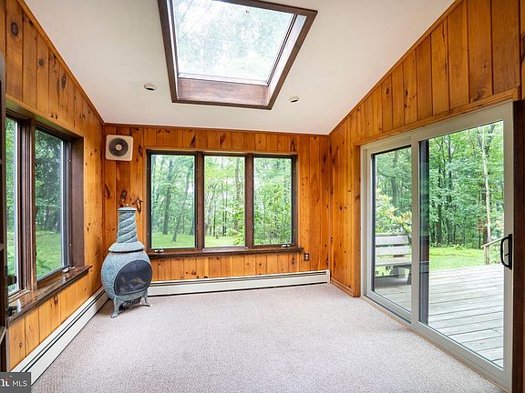 3rd image of 1040 Radio Club Rd