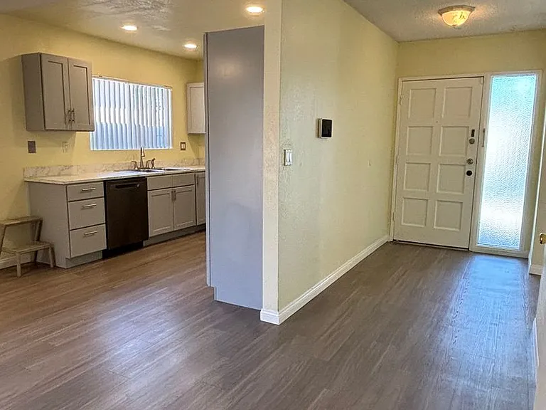 6065 California Ave — Photo 9