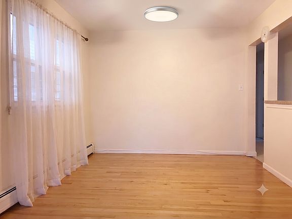 3rd image of 124 Hopkins Ave