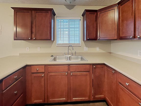 4th image of 1246 Monmouth Dr