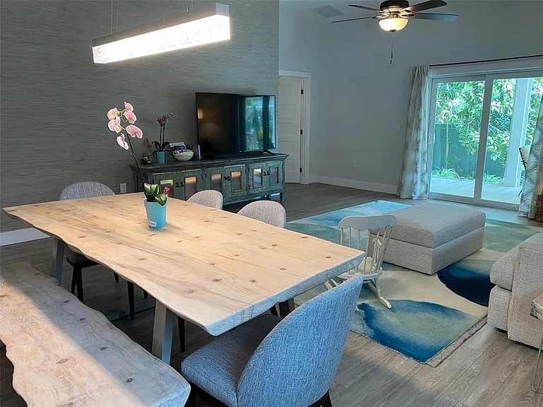 2933 Maiden Ln — Photo 11
