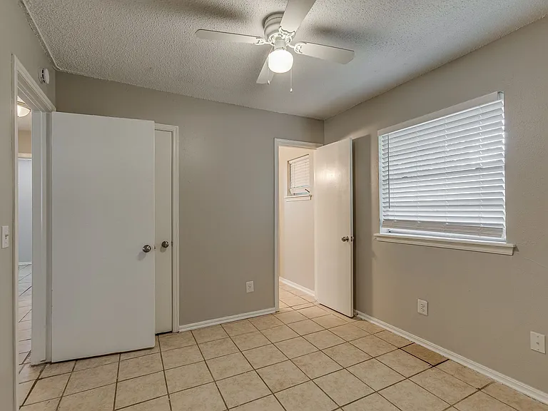 3320 Hampton Dr — Photo 5
