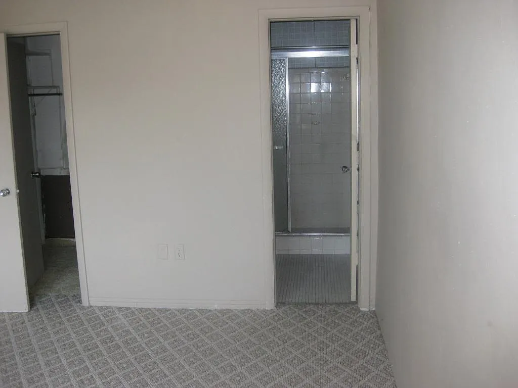 2 bed, 900 sqft, $2,000 — Photo 3