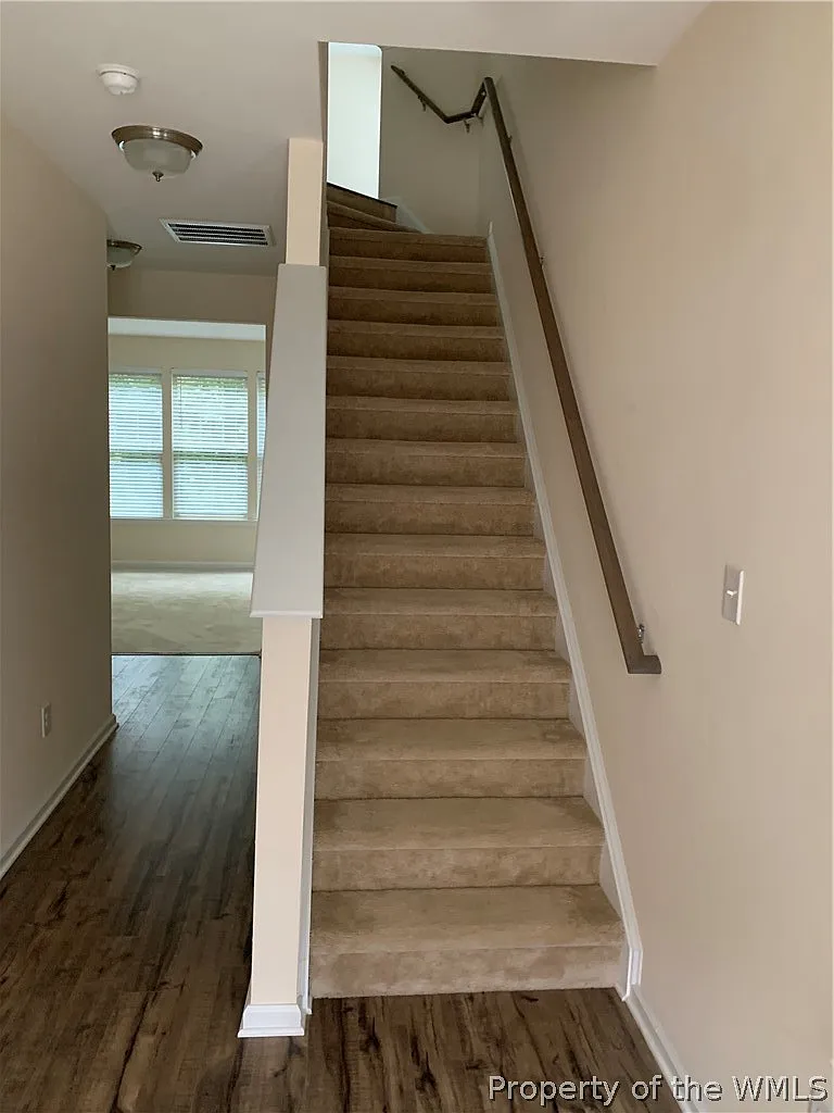 3 bed, 3.5 bath, 2252 sqft, $2,700 — Photo 2