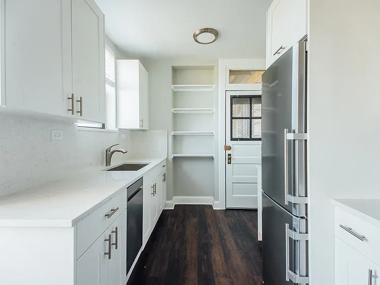 4329: Unit N2, 1BD - Kitchen &amp; Rear Exit