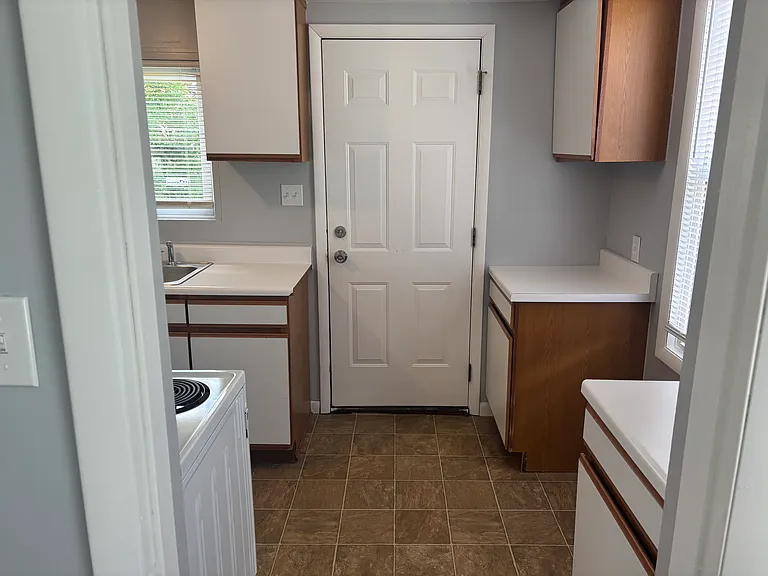 22441 Ridgeway St — Photo 26