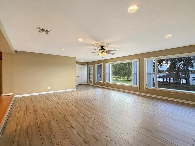 117 E Lake Roy Dr SE — Photo 8