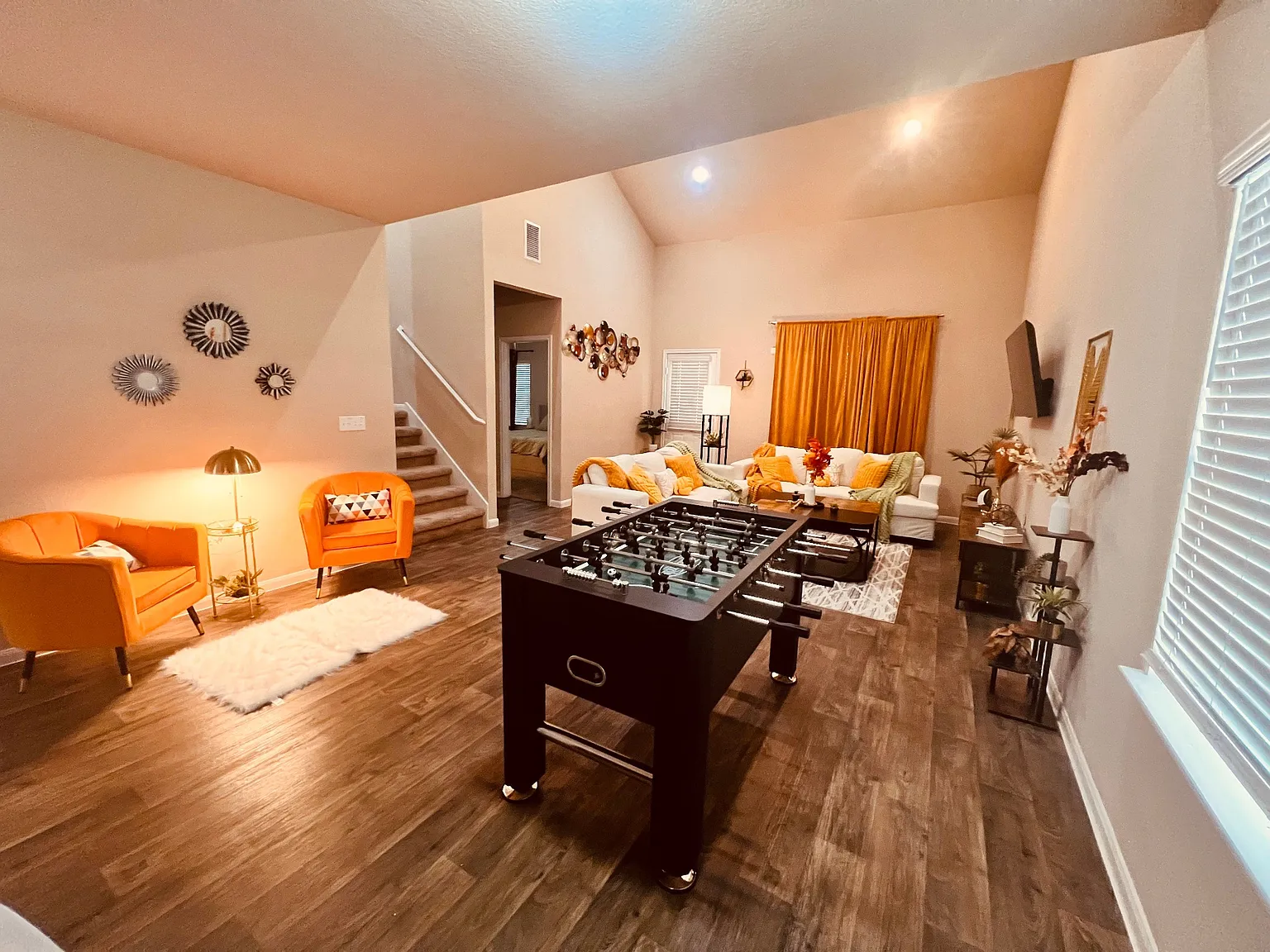 4 bed, 2.5 bath, 2363 sqft, $6,200 — Photo 4
