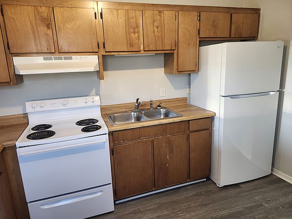 Kitchen with new refrigerator and stove